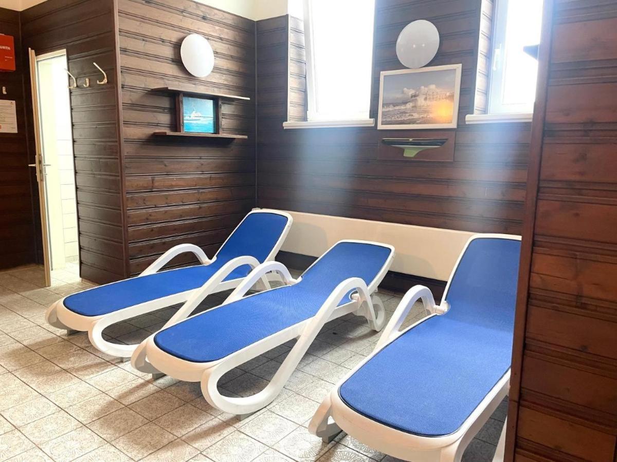 Schicke Fewo 150M Vom Strand Kostenlos Wlan Grosses Schwimmbad Sauna クックスハーフェン エクステリア 写真